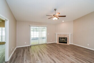 7725 Fawn Lake Dr S in Jacksonville, FL - Foto de edificio - Building Photo