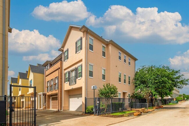 4111 Allen St in Houston, TX - Building Photo - Building Photo