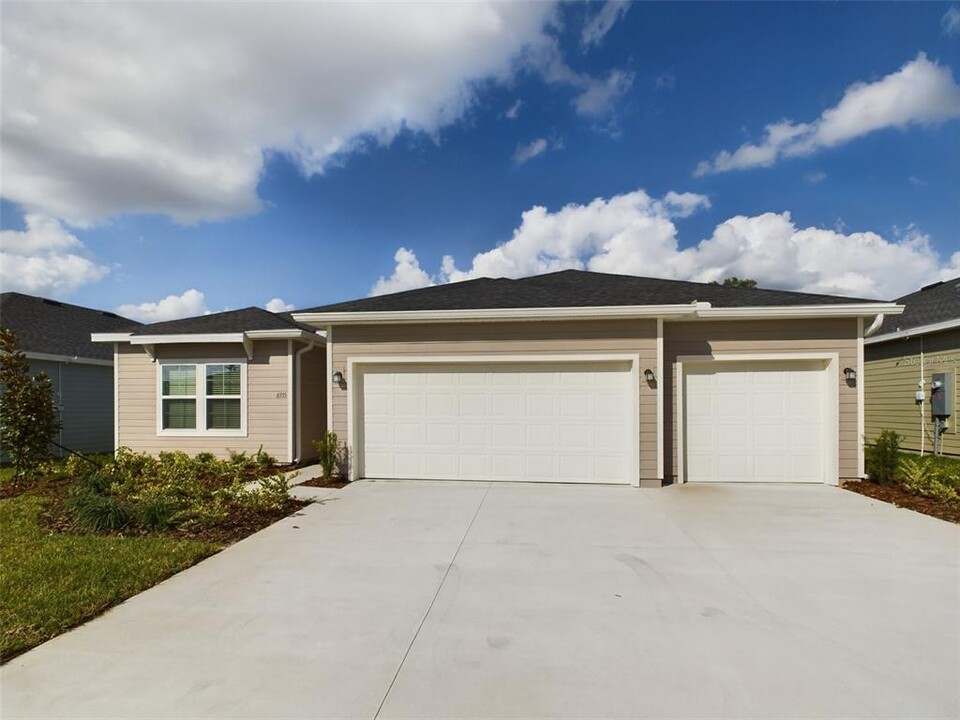 6555 SW 89th Loop in Ocala, FL - Foto de edificio