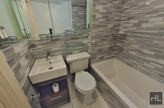 West 21st Street in New York, NY - Foto de edificio - Building Photo