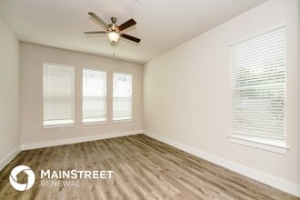 321 Pine St in DeLand, FL - Foto de edificio - Building Photo