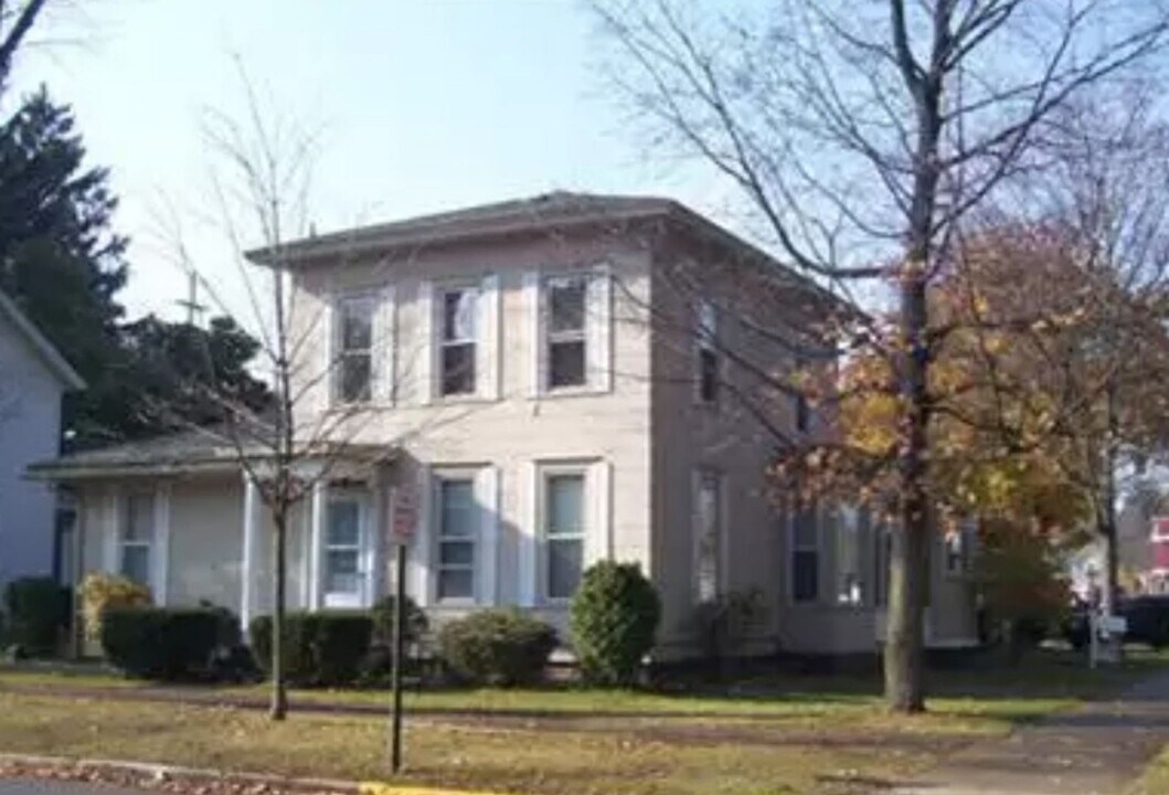 319 N Warren Ave in Big Rapids, MI - Building Photo