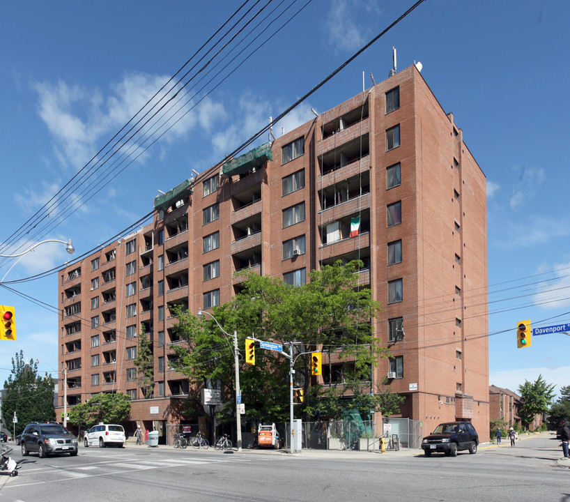 Symington Place in Toronto, ON - Building Photo