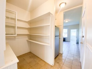 144 Coolidge St, Unit 2 in Brookline, MA - Foto de edificio - Building Photo