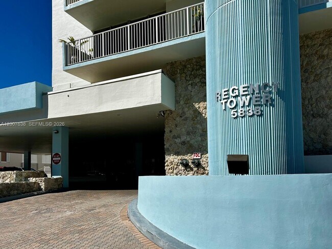 5838 Collins Ave in Miami Beach, FL - Building Photo - Building Photo