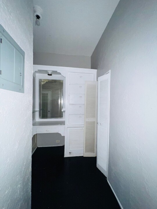 327 W Huisache Ave, Unit 1 in San Antonio, TX - Building Photo
