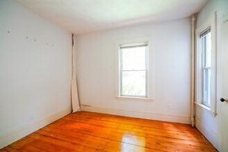 170 Pleasant St, Unit 1 in Cambridge, MA - Foto de edificio - Building Photo