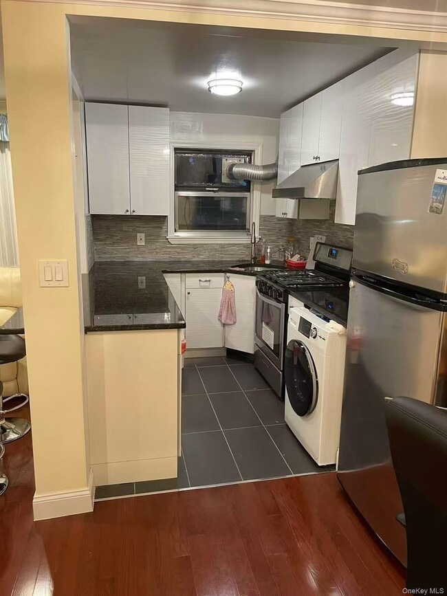 136-45 Jewel Ave in Queens, NY - Building Photo - Building Photo