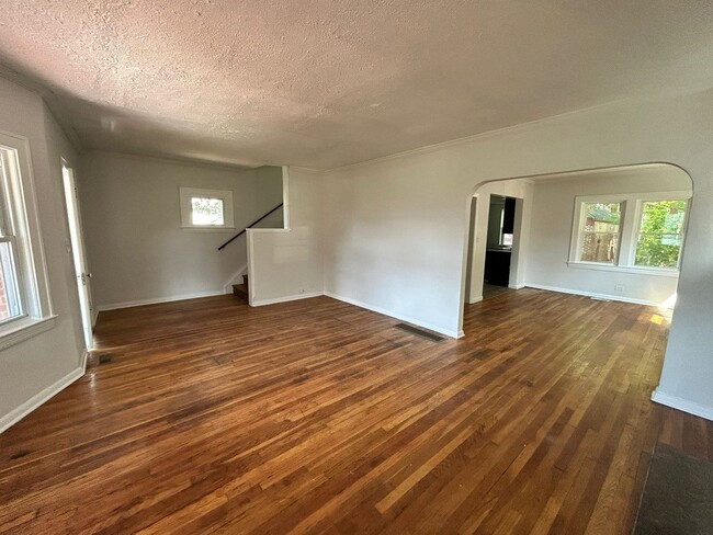 13629 Cranwood Park Blvd in Garfield Heights, OH - Building Photo - Building Photo