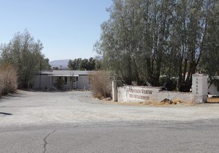Mountain View in Desert Hot Springs, CA - Foto de edificio - Building Photo