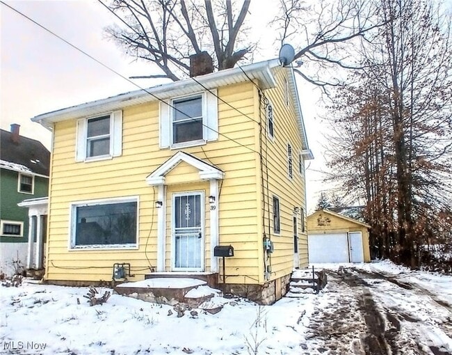 property at 39 Hilton Ave