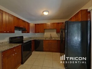 2258 Lake Dr in Dunedin, FL - Building Photo - Building Photo