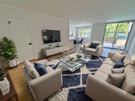 118 S Wetherly Dr in Los Angeles, CA - Building Photo