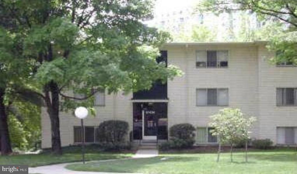 10436 Rockville Pike in North Bethesda, MD - Building Photo