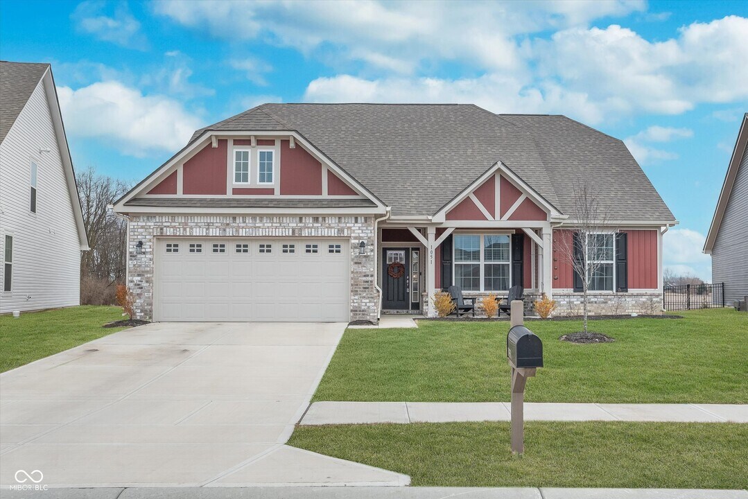 1051 Macoun Dr in Westfield, IN - Building Photo