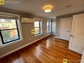 26 Chelsea St, Unit 2 in Boston, MA - Foto de edificio - Building Photo