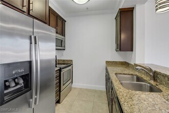 23191 Fashion Dr in Estero, FL - Foto de edificio - Building Photo