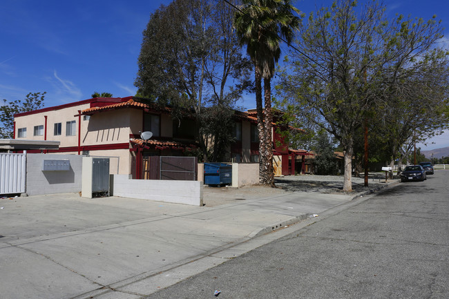 243 N Inez St in Hemet, CA - Building Photo - Building Photo