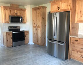 830 W 11th Ave in Chico, CA - Building Photo - Building Photo