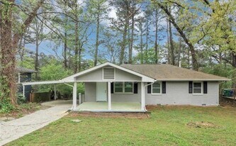 3711 Daisy Dr in Decatur, GA - Building Photo