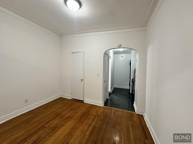 property at 156 E 85th St