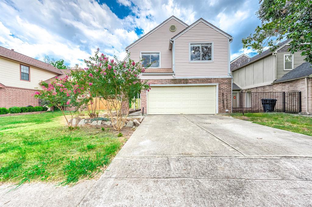 9303 Kingsflower Cir in Houston, TX - Foto de edificio