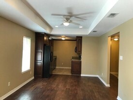 608 N Trinity St, Unit A in Gilmer, TX - Building Photo