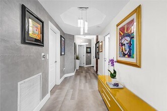 10750 NW 66th St in Doral, FL - Building Photo - Building Photo