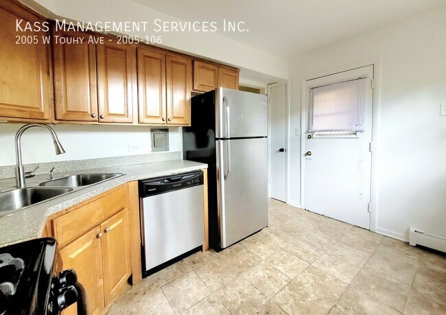 2005 W Touhy Ave in Chicago, IL - Building Photo - Building Photo