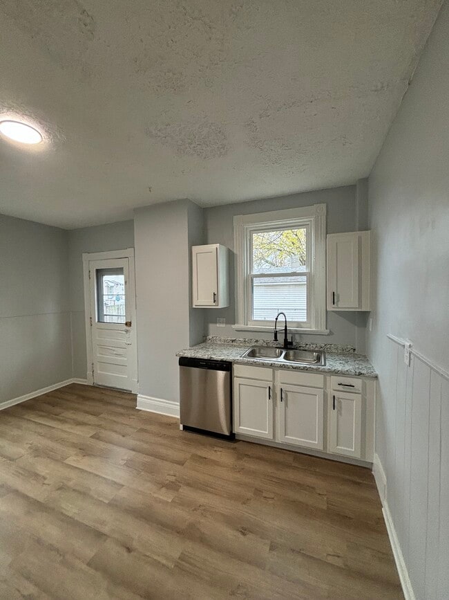 4611 McNeil Ave, Unit #1 in Cincinnati, OH - Building Photo - Building Photo