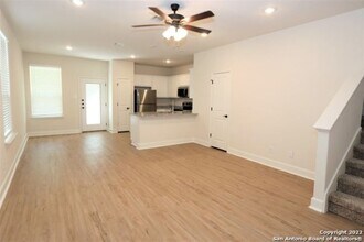 10310 Lynwood Branch in San Antonio, TX - Building Photo - Building Photo