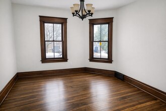 24 Merrimac St, Unit Lower in Buffalo, NY - Foto de edificio - Building Photo