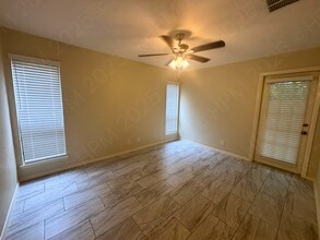 2542 Babcock Rd in San Antonio, TX - Building Photo - Building Photo