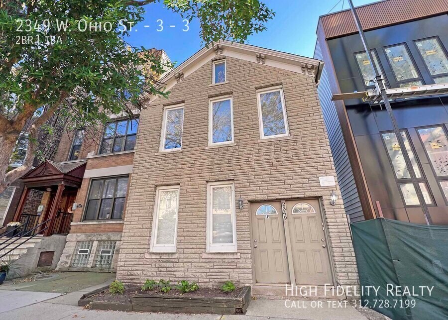 2349 W Ohio St in Chicago, IL - Building Photo