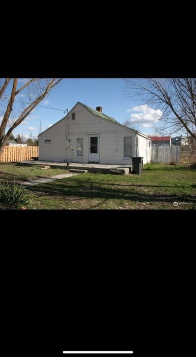 115 N Main St in Washtucna, WA - Building Photo