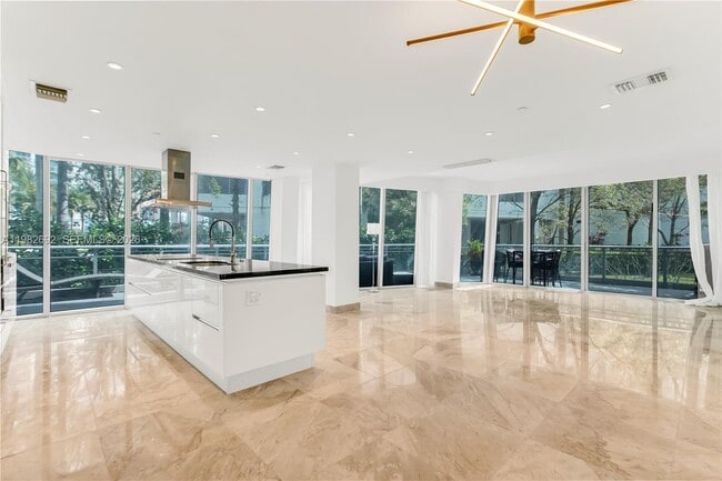 2950 NE 188th St in Aventura, FL - Building Photo - Building Photo