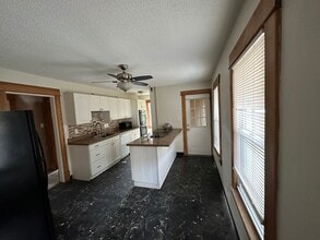 93 George St, Unit 1st Floor in Westfield, MA - Building Photo - Building Photo