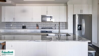 1414 Wood Hollow Dr in Houston, TX - Foto de edificio - Building Photo