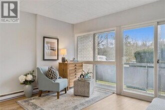 105 Conroy Crescent in Guelph, ON - Building Photo - Building Photo