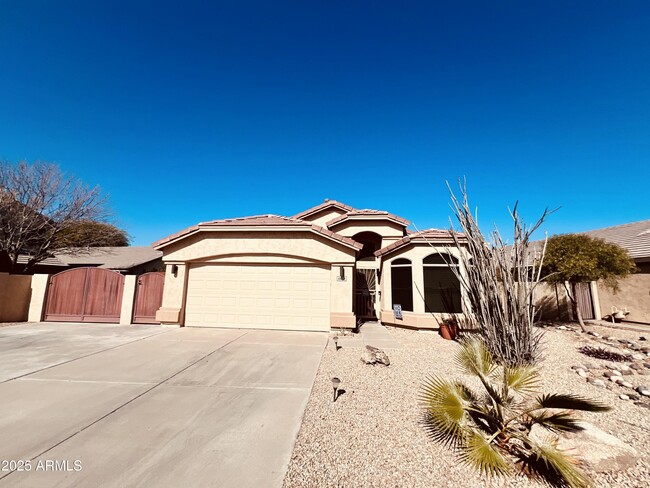 6458 W Adobe Dr in Glendale, AZ - Building Photo - Building Photo