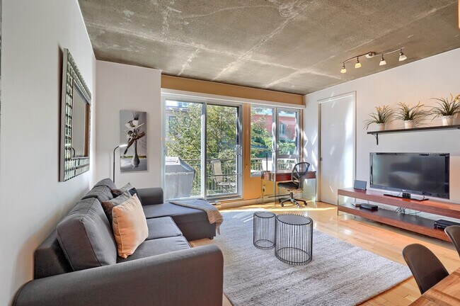 1102 Rue de Bleury in Montréal, QC - Building Photo - Building Photo