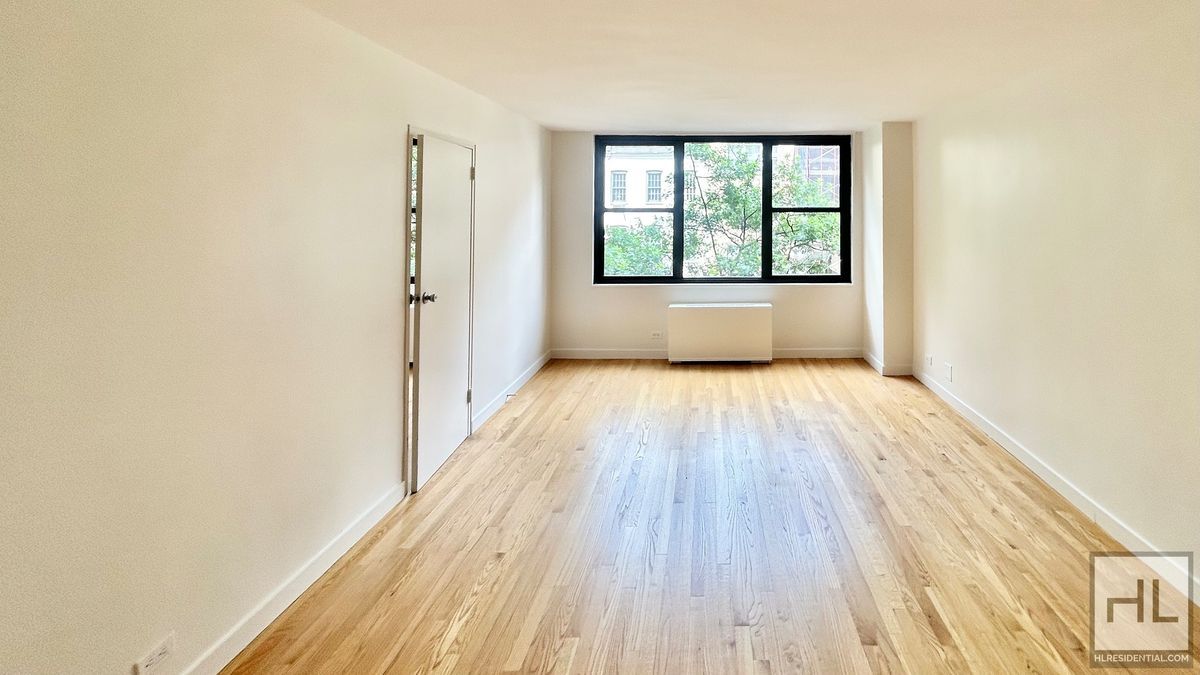 EAST 49 STREET in New York, NY - Building Photo