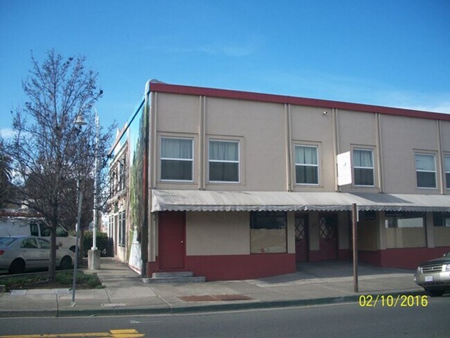 816 CA-1 in Pinole, CA - Building Photo - Building Photo