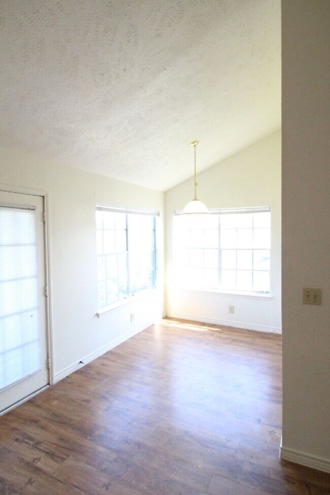 1005 N LBJ Dr in San Marcos, TX - Building Photo - Building Photo
