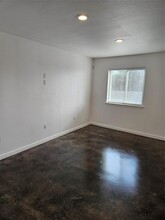 5911 Lago Vista Way in Lago Vista, TX - Building Photo - Building Photo
