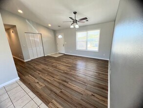 20963 Honest in St. Robert, MO - Building Photo - Building Photo