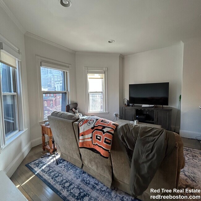 225 Newbury St, Unit 4f
