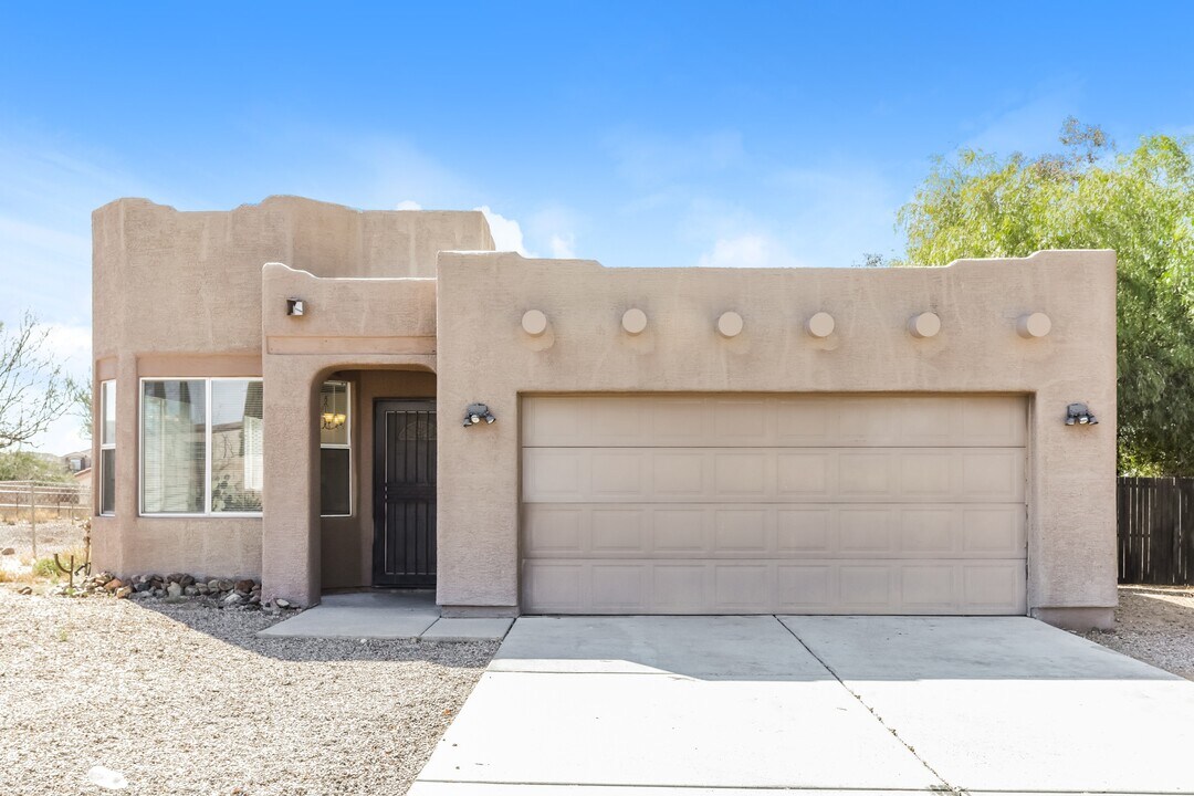 462 S Adanirom Judson Ave in Corona De Tucson, AZ - Building Photo