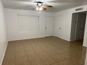 7130 N 54th Ave, Unit A in Glendale, AZ - Building Photo - Building Photo
