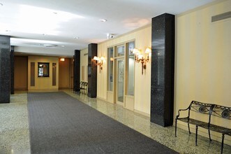 2970 N Sheridan in Chicago, IL - Building Photo - Lobby